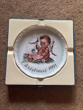 Christmas 1991 Collector Holiday Plate. Inspired by Berta Hummel.  Schmid.